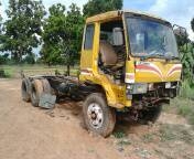 รถสิบล้อ 2 เพลา หัวคัสซี เฟืองท้าย 200 สโรกลาง เครื่องเจียร์เป็นของ H O 7 B 195 แรง อุปกรณ์หัวเก๋งครบ เพียงแต่ยังไม่ประกอบ รถวิ่งได้ปกติ สนใจสอบถามรายละเอียดได้ที่....087-9160227 090-3494058