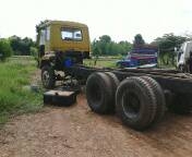 รถสิบล้อ 2 เพลา หัวคัสซี เฟืองท้าย 200 สโรกลาง เครื่องเจียร์เป็นของ H O 7 B 195 แรง อุปกรณ์หัวเก๋งครบ เพียงแต่ยังไม่ประกอบ รถวิ่งได้ปกติ สนใจสอบถามรายละเอียดได้ที่....087-9160227 090-3494058