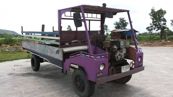 **60,000 บ.ต่อรอง**ขาย แต๋น4ล้อ ราคาถูก เครื่อง YANMAR S16T เครื่องดีสตาร์ทติดง่าย แรงดี ช่วงล่าง ดี เกียร์ดี คัสซีหน้า4 สวยไม่มีปะไม่มีดาม กระบะพื้นไม้ข้างไม้ สภาพดี ไม่ผุ ยาวพิเศษ 4.20ม. พ.ธรรมดา ยางดี4เส้น รถจอดนานแล้วต้องเช็คครับ ขนอ้อย ขนไม้ ดีมากๆ ด