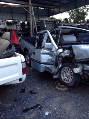 ซากอีซุซูมังกรรื้อขายเป็นอะไหลทุกอย่าง