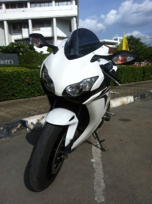 ขาย CBR1000 ปี09 แต่งนิดหน่อย ทะเบียน กทม.พร้อมโอน
