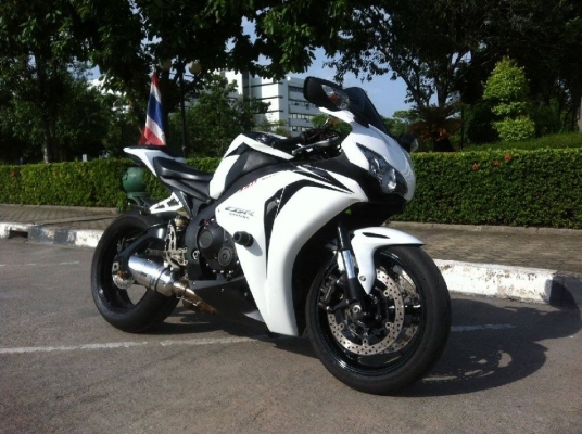 ขาย CBR1000 ปี09 แต่งนิดหน่อย ทะเบียน กทม.พร้อมโอน