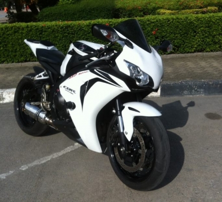 ขาย CBR1000 ปี09 แต่งนิดหน่อย ทะเบียน กทม.พร้อมโอน