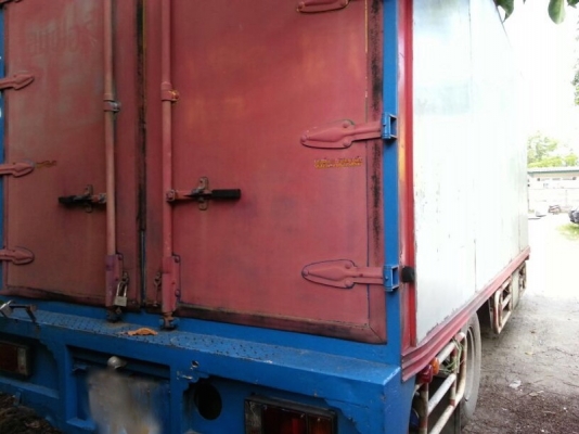 รถอีซูซุ 6 ล้อ ตู้แห้ง  NPR  120 แรงม้า.  ( ฝาขาว. )  ปี 41 - 42  ( ขาย 2 คัน. )  สนใจติดต่อ  081 - 6079515