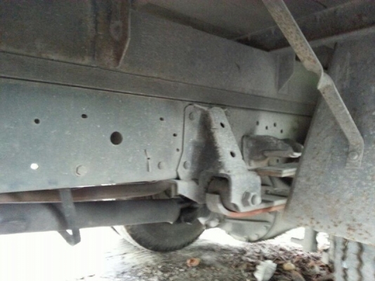 รถอีซูซุ 6 ล้อ ตู้แห้ง  NPR  120 แรงม้า.  ( ฝาขาว. )  ปี 41 - 42  ( ขาย 2 คัน. )  สนใจติดต่อ  081 - 6079515