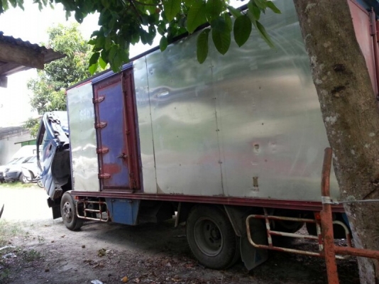 รถอีซูซุ 6 ล้อ ตู้แห้ง  NPR  120 แรงม้า.  ( ฝาขาว. )  ปี 41 - 42  ( ขาย 2 คัน. )  สนใจติดต่อ  081 - 6079515