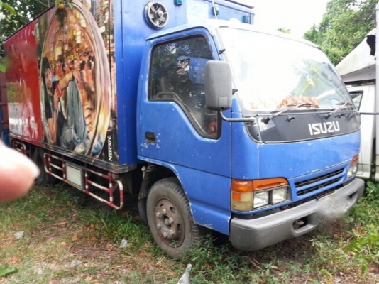 รถอีซูซุ 6 ล้อ ตู้แห้ง  NPR  120 แรงม้า.  ( ฝาขาว. )  ปี 41 - 42  ( ขาย 2 คัน. )  สนใจติดต่อ  081 - 6079515