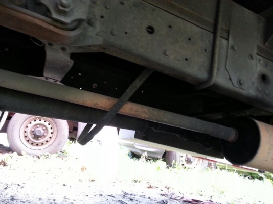 รถอีซูซุ 6 ล้อ ตู้แห้ง  NPR  120 แรงม้า.  ( ฝาขาว. )  ปี 41 - 42  ( ขาย 2 คัน. )  สนใจติดต่อ  081 - 6079515