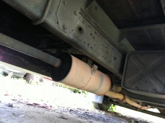 รถอีซูซุ 6 ล้อ ตู้แห้ง  NPR  120 แรงม้า.  ( ฝาขาว. )  ปี 41 - 42  ( ขาย 2 คัน. )  สนใจติดต่อ  081 - 6079515