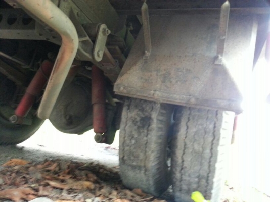 รถอีซูซุ 6 ล้อ ตู้แห้ง  NPR  120 แรงม้า.  ( ฝาขาว. )  ปี 41 - 42  ( ขาย 2 คัน. )  สนใจติดต่อ  081 - 6079515