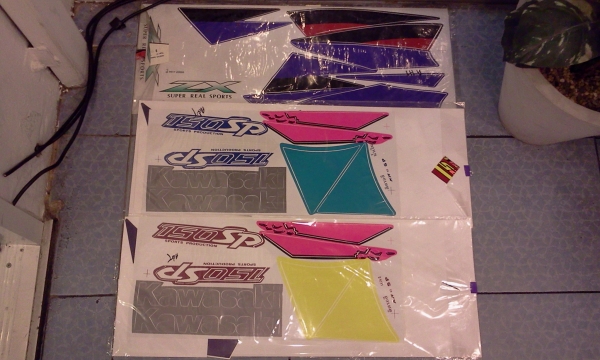 แฮนเด์เนียมหมอบ33mm.+สติ๊กเกอร์ KR-ZX-VIC +กรอบไฟท้ายแบน ฯลฯ ของใหม่มือ1!! และแตรนอกนำเข้า