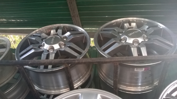 จัดส่งแล้วครับ ล้อ isuzu