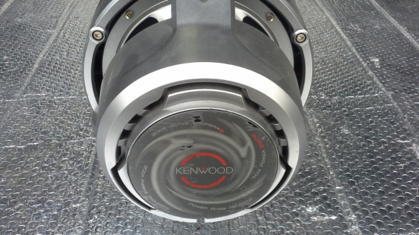 Subwoofer Kenwood แอมป์ในตัว 240W เบสตึบๆ ลึกๆ Subwoofer Kenwood แอมป์ในตัว 240W เบสตึบๆ ลึกๆ