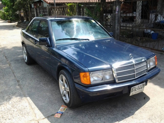 ขายรถ BENZ 190 E นำเข้าพวงมาลัยซ้ายเครื่อง 1 j ติดแก๊สลงเล่มแล้วราคา 78000 บาท