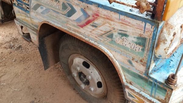 ขายรถนวดข้าว ตู้สี เกษตรพัฒนา เจ้าช้างตู้6ฟุต เครื่องนิสสัน คารบอน90 เกียร์ โลว์-ไฮด์ สโล เพลาลอย แชชซีหน้า5 เล่มทะเบียนพร้อม สภาพพร้อมใช้งาน