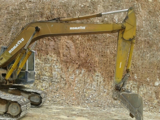 KOMATSU PC200-3  ขายด่วน 380,000 บาทค่ะ