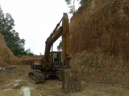 KOMATSU PC200-3  ขายด่วน 380,000 บาทค่ะ