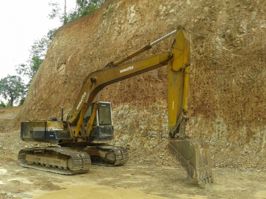 KOMATSU PC200-3  ขายด่วน 380,000 บาทค่ะ