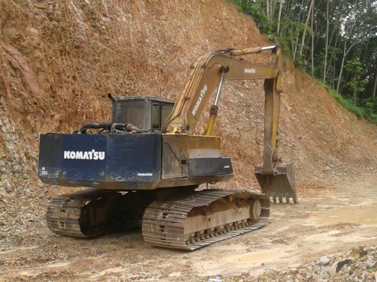KOMATSU PC200-3  ขายด่วน 380,000 บาทค่ะ
