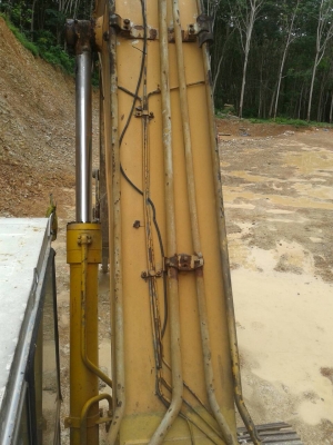 KOMATSU PC200-3  ขายด่วน 380,000 บาทค่ะ