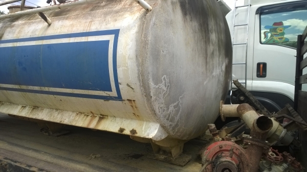 ถังน้ำ6000ลิตร สวยมาก..ยกลงจาก6ล้อเล็ก..มีปั้มสูบน้ำครบชุด...