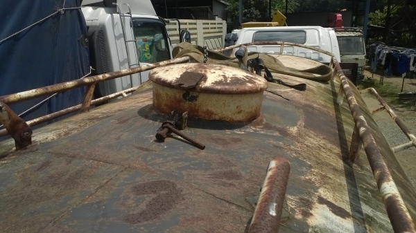 ถังน้ำ6000ลิตร สวยมาก..ยกลงจาก6ล้อเล็ก..มีปั้มสูบน้ำครบชุด...