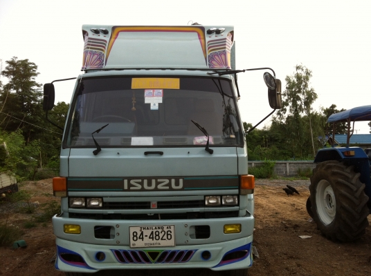 ต้องการขายรถอีซูซุ  240  นางฟ้าแท้