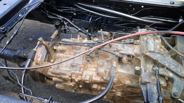 10ล้อ2เพลาFVZ32  195แรงนางฟ้า หัว-คัสซี(เดิมเป็นรถดั้ม) หัวเดิมบาง..พ่นสีเพาะคัสซี