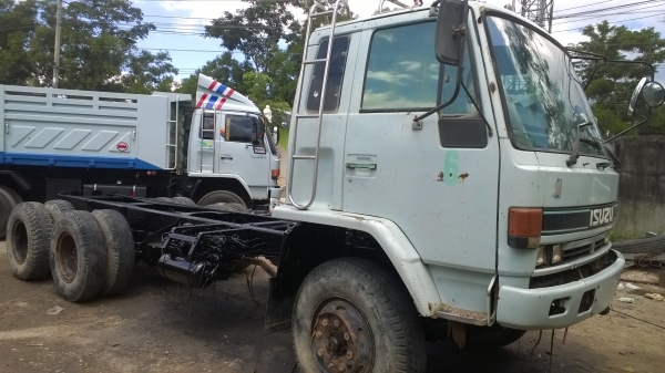 10ล้อ2เพลาFVZ32  195แรงนางฟ้า หัว-คัสซี(เดิมเป็นรถดั้ม) หัวเดิมบาง..พ่นสีเพาะคัสซี