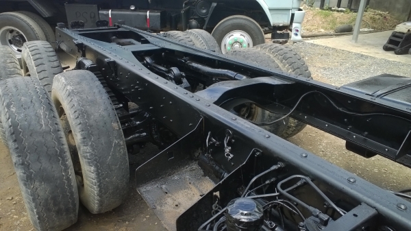 10ล้อ2เพลาFVZ32  195แรงนางฟ้า หัว-คัสซี(เดิมเป็นรถดั้ม) หัวเดิมบาง..พ่นสีเพาะคัสซี