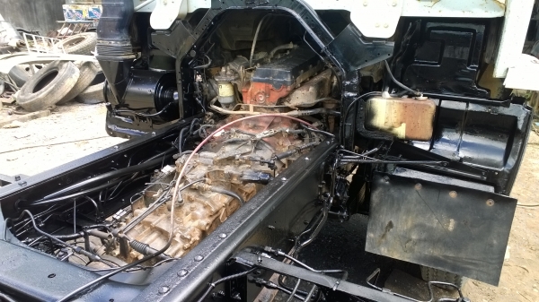 10ล้อ2เพลาFVZ32  195แรงนางฟ้า หัว-คัสซี(เดิมเป็นรถดั้ม) หัวเดิมบาง..พ่นสีเพาะคัสซี