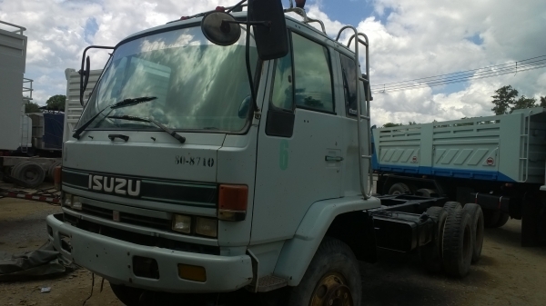 10ล้อ2เพลาFVZ32  195แรงนางฟ้า หัว-คัสซี(เดิมเป็นรถดั้ม) หัวเดิมบาง..พ่นสีเพาะคัสซี