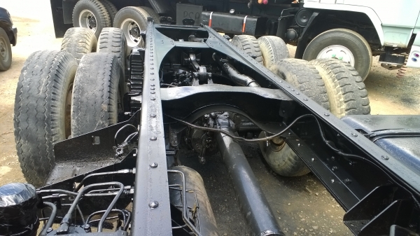 10ล้อ2เพลาFVZ32  195แรงนางฟ้า หัว-คัสซี(เดิมเป็นรถดั้ม) หัวเดิมบาง..พ่นสีเพาะคัสซี