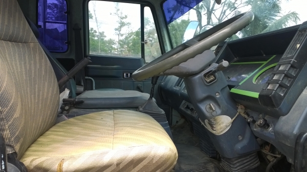 10ล้อ2เพลาFVZ32  195แรงนางฟ้า หัว-คัสซี(เดิมเป็นรถดั้ม) หัวเดิมบาง..พ่นสีเพาะคัสซี