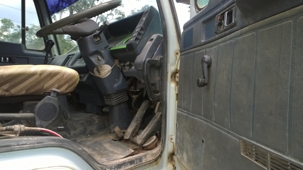 10ล้อ2เพลาFVZ32  195แรงนางฟ้า หัว-คัสซี(เดิมเป็นรถดั้ม) หัวเดิมบาง..พ่นสีเพาะคัสซี