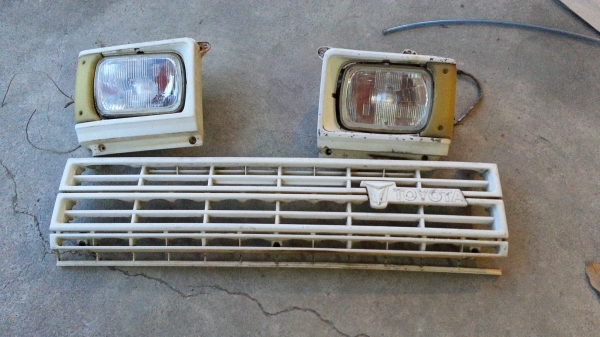 ชุดไฟหน้าและกระจัง TOYOTA ม้ากระโดด