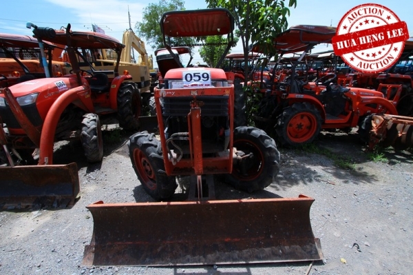 AUC 4 Code 059  แทรกเตอร์  KUBOTA L4508  ราคา เริ่มต้นการประมูล 190,000 บาท