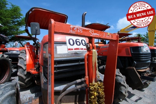 AUC 4 Code 060  แทรกเตอร์  KUBOTA L4508  ราคา เริ่มต้นการประมูล 190,000 บาท