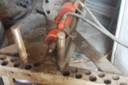 เครื่องดัดเหล็กไฮโดรลิคของฮอลแลนด์สภาพพร้อมใช้งานครับเป็นระบบควบคุมด้วยรีโมทครับตู้ไฟครับเป็นของฮอนแลนครับไฮโดรลิคครับเหล็กขนาดหนาๆสบายๆสบายๆคับตัวนี้สนใจสอบถามได้ครับ