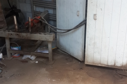 เครื่องดัดเหล็กไฮโดรลิคของฮอลแลนด์สภาพพร้อมใช้งานครับเป็นระบบควบคุมด้วยรีโมทครับตู้ไฟครับเป็นของฮอนแลนครับไฮโดรลิคครับเหล็กขนาดหนาๆสบายๆสบายๆคับตัวนี้สนใจสอบถามได้ครับ