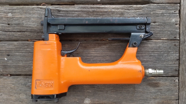 +++ ขาย ปืนยิงตะปูลม แมกคู่ KENJA +++มือ2