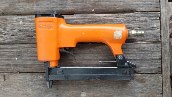 +++ ขาย ปืนยิงตะปูลม แมกคู่ KENJA +++มือ2