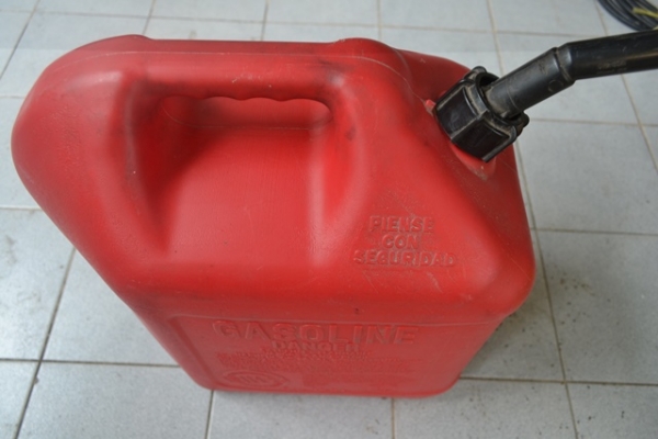 ถังใส่นำ้มัน 18.9 ลิตร Blitz U.S.A  รวมค่าส่ง EMS