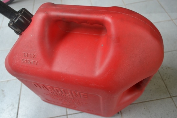 ถังใส่นำ้มัน 18.9 ลิตร Blitz U.S.A  รวมค่าส่ง EMS