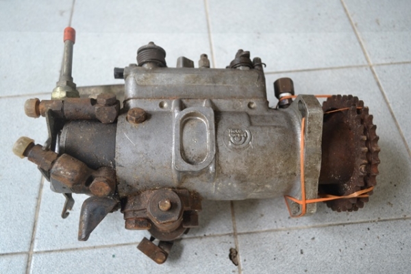 ปั้มดีเซล CAV ใส่กระบะเปอร์โย  4 สูบ MADE IN FRANCE