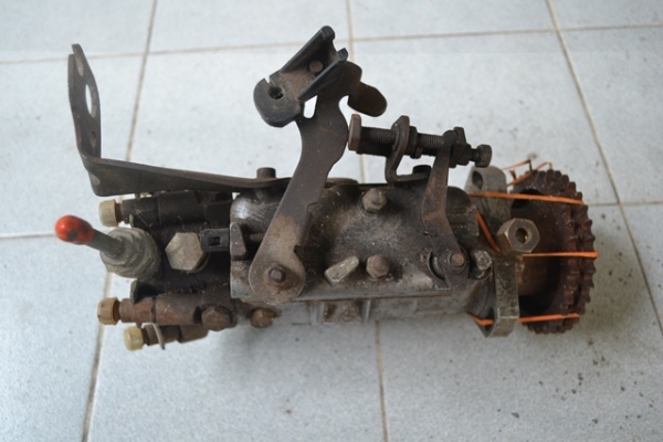 ปั้มดีเซล CAV ใส่กระบะเปอร์โย  4 สูบ MADE IN FRANCE