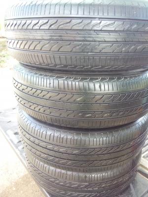 ขายยางมิชลิน195-65-15ปี11ไม่มีปะไม่บวม ไม่กินข้าง