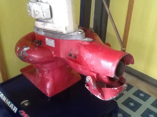 เครื่องเรือจอห์นสันพร้อมหางระบบเจทสกี