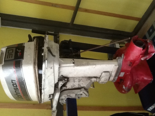 เครื่องเรือจอห์นสันพร้อมหางระบบเจทสกี