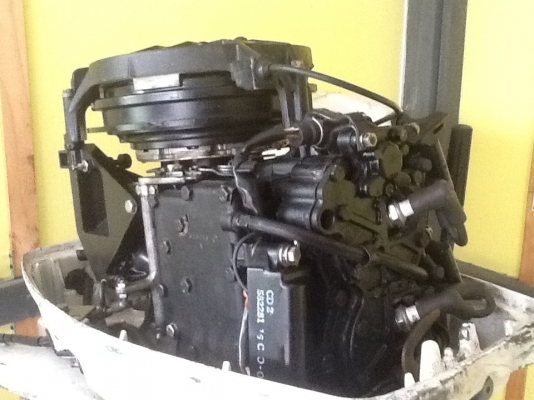 เครื่องเรือจอห์นสันพร้อมหางระบบเจทสกี